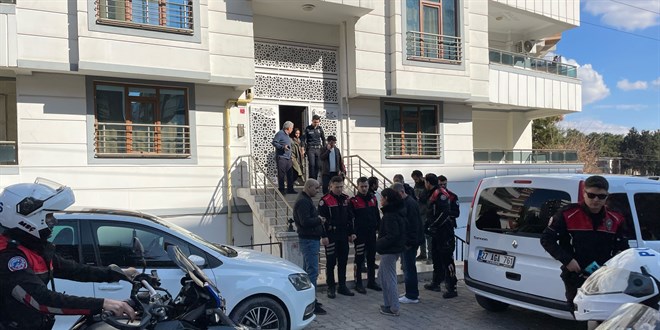 35 yaşındaki anne ve 2 kızı ölü bulundu