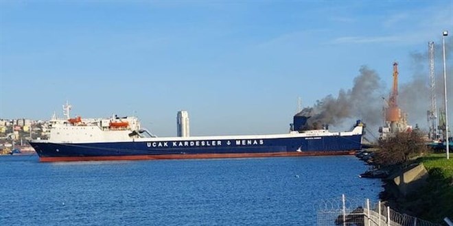 Samsun Limanı'ndaki gemi yangını söndürüldü