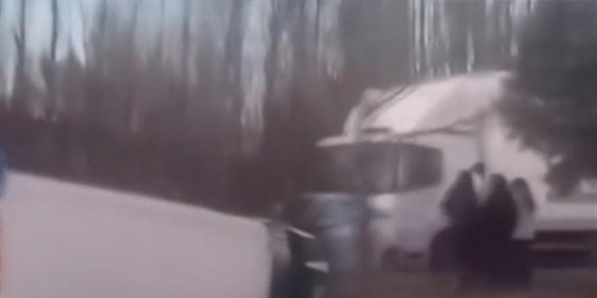 Diyarbakır'da TIR, minibüs ve 4 otomobil birbirine girdi!
