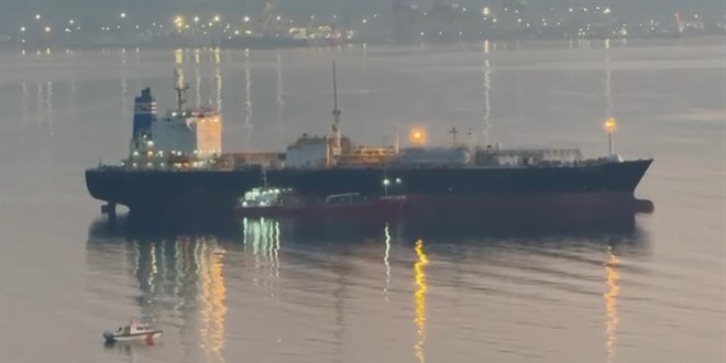 Gemlik'te kötü koku gelen gemiye soruşturma