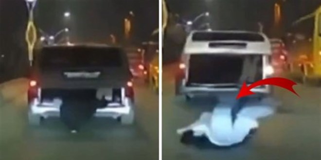 Seyir halindeki aracın bagajından yolcu düştü