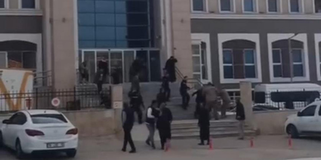 Adliye önünde husumetli aileler arasında kavga: 16 yaralı, 15 gözaltı