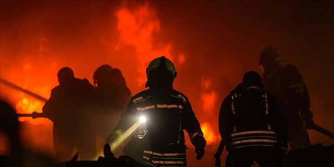 Ankara Çankaya'da inşaat alanında yangın! Çok sayıda ekip sevk edildi