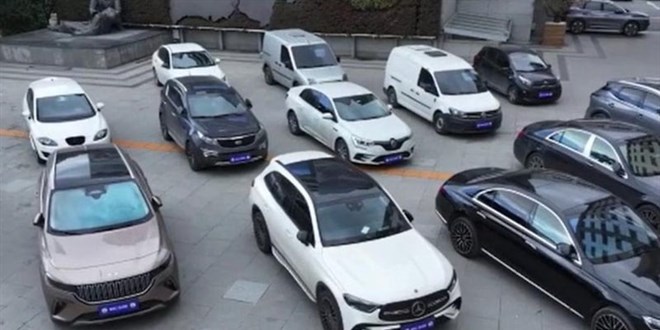 Birbirinden lüks araçlar emniyetin bahçesinde sergilendi