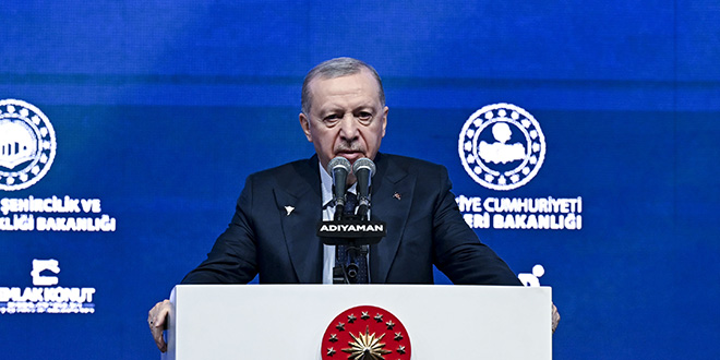 Erdoğan: Deprem bölgesinde evine girmeyen tek bir vatandaşımızı bırakmayacağız