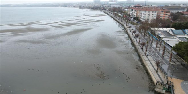 Deniz 150 metre çekildi! Silivri'de korkutan görüntü