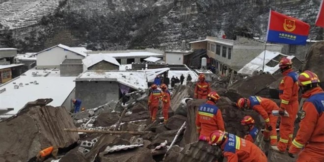 Çin'de heyelan faciası: 10 ev toprak altında kaldı, 30 kişi kayıp
