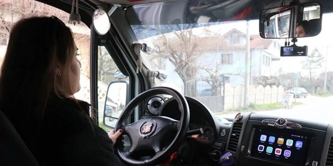 22 yaşındaki kadın önce taksi sonra dolmuş şoförü oldu