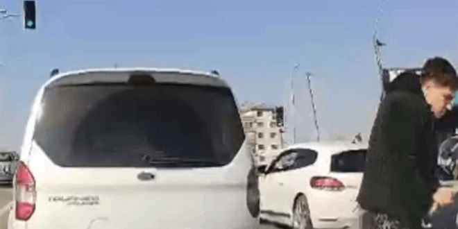 Trafik kavgasında beyzbol sopasıyla saldırdı