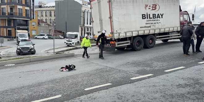Feci kaza! Motokurye kamyonun altında kalarak can verdi