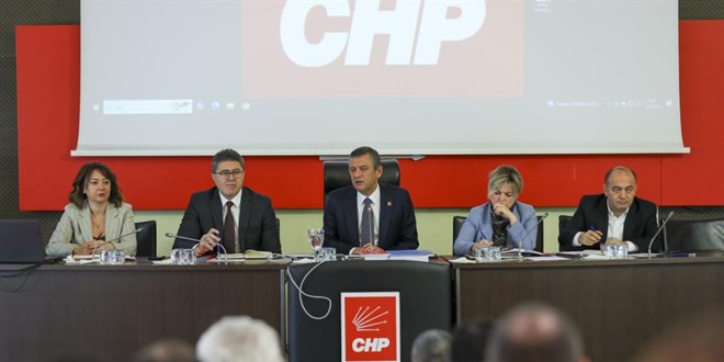 CHP Parti Meclisi'nde ön seçim için MYK'ya yetki verildi