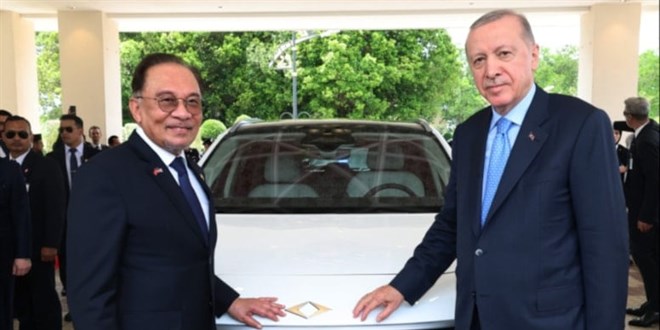 Erdoğan, Enver İbrahim'e TOGG hediye etti