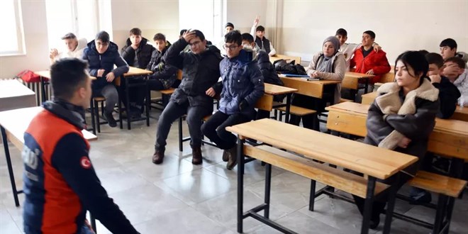 AFAD'dan öğrencilere deprem, öğretmenlere yangın eğitimi