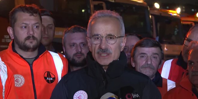 Bakan Uraloğlu, İstanbul'da karla mücadele çalışmalarını inceledi