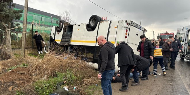 İşçi servisi minibüsü takla attı: 25 yaralı