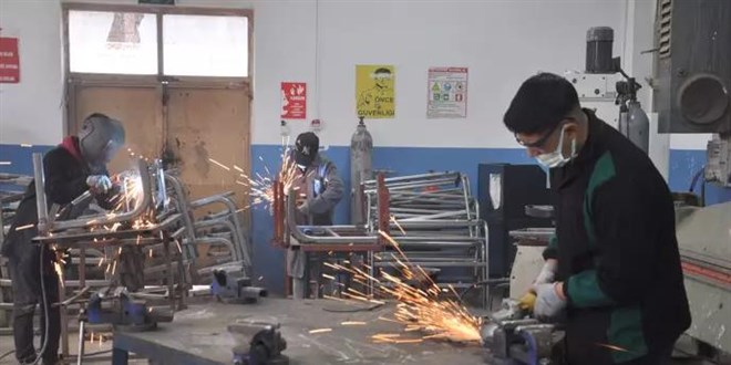 Depremzede öğrencilerin ürettiği ürünler ile 45 milyon TL ciro elde edildi