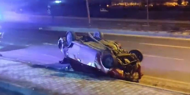 Otomobiller çarpıştı, alkol şişeleri ortalığa saçıldı: 4 yaralı