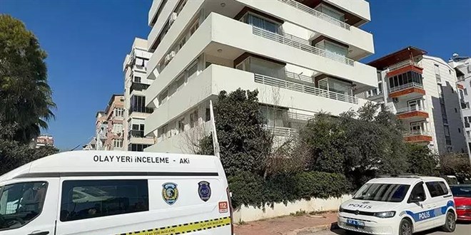 Antalya'da gazete sahibi evinde ölü bulundu