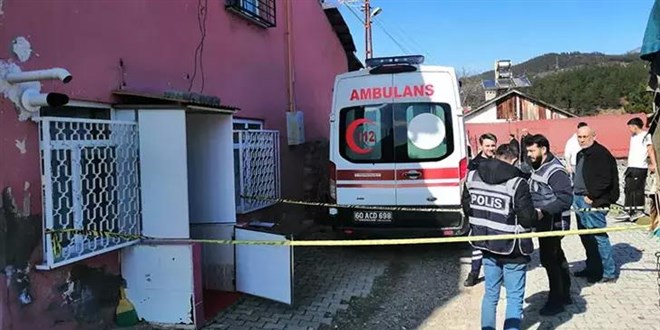 Niksar'da baba oğlunu keserle öldürdü: Tutuklandı