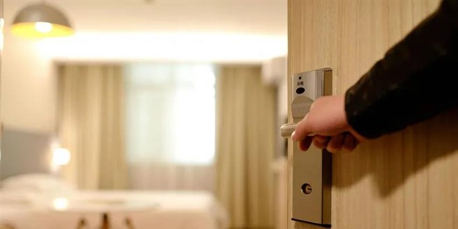 İki erkeğe rezervasyon iptaline TİHEK'ten yaptırım