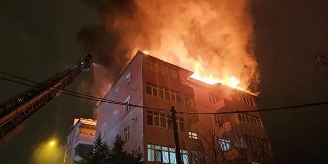 Çerkezköy'de 5 katlı binada çıkan yangın korkuttu
