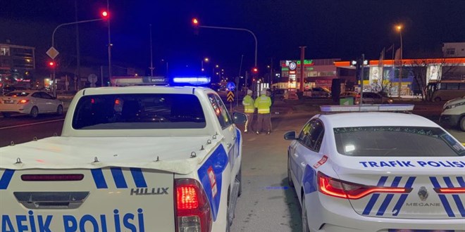 Polise çarparak ağır yaralayan ve kaçan sürücü tutuklandı