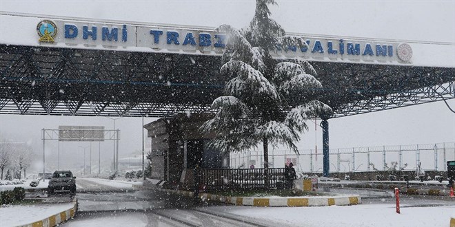 Karadeniz'de hava ulaşımına kar engeli
