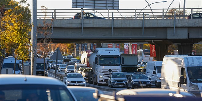İstanbul ile Ankara arasındaki bazı yollarda ağır taşıtlara geçiş yasağı geldi