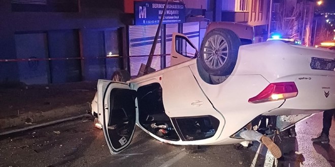 Minibüsle otomobil çarpıştı: 2 ölü, 2 yaralı