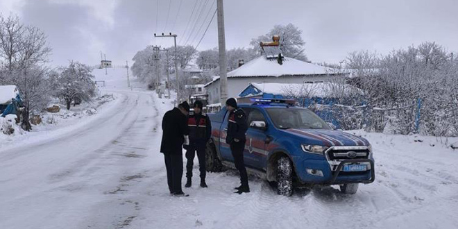 Kardan dolayı temin edemediği oğlunun ilacını jandarma ulaştırdı