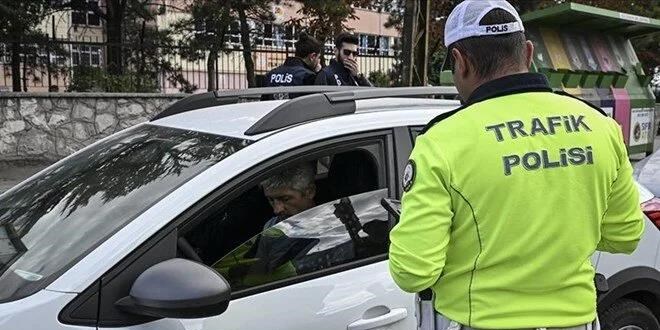 1 saatte toplam 16 sürücüye idari para cezası uygulandı
