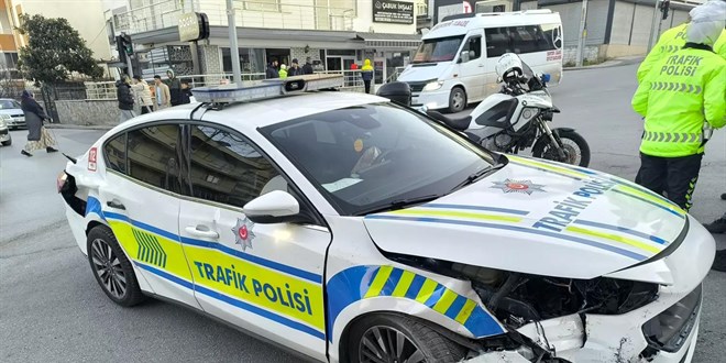 Denizli'de kaza: 1'i polis 4 kişi yaralandı