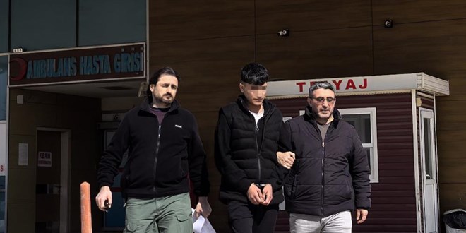 'Dur' ihtarına uymadı jandarmaya çarpıp kaçtı