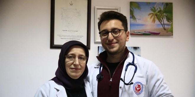 Hem annesi, hem de mesai arkadaşı