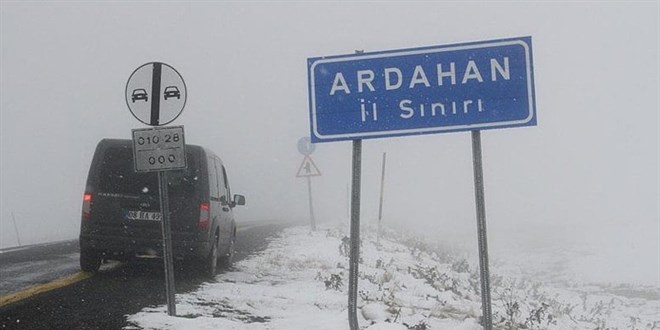 Ardahan'da 4 ilçede eğitime kar engeli