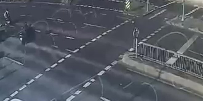 Kırmızı ışıkta durmayan kamyonet üniversite öğrencisini öldürdü