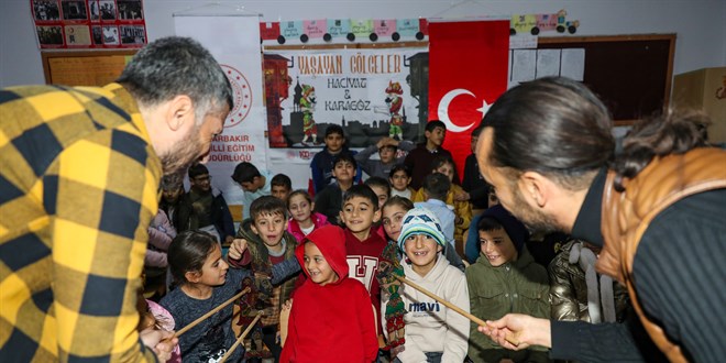 Öğretmenler, Hacivat-Karagöz oyununu perdeye taşıyor