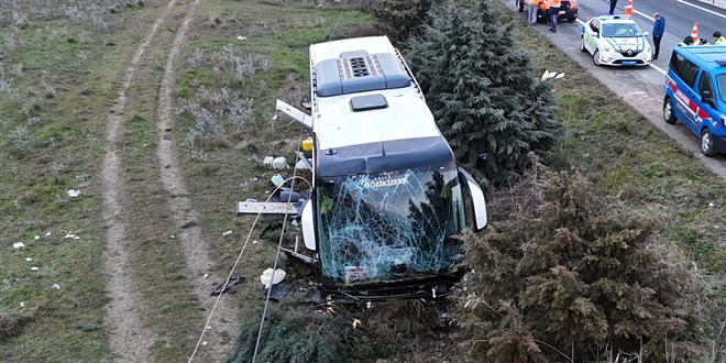 Çanakkale'de yolcu otobüsü devrildi: 37 yaralı