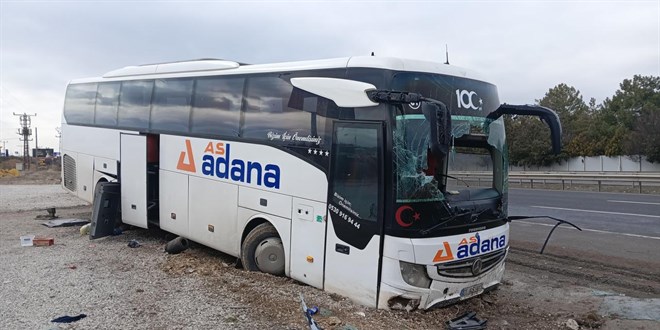 Ankara'da yolcu otobüsü bariyere çarptı: 16 yaralı