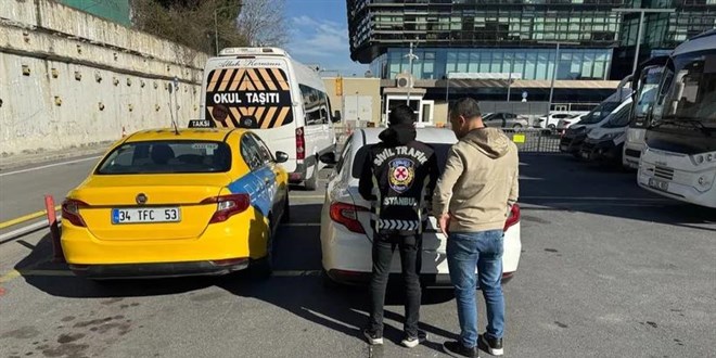 Yolcudan fazla para alan taksi şoförü trafikten men edildi!