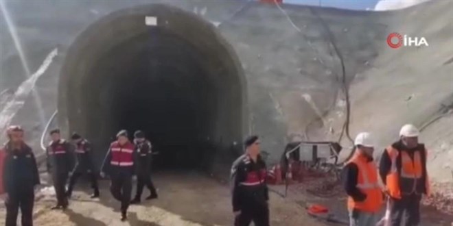Hızlı tren şantiyesinde kaya düşmesi: 1 ölü, 1 yaralı