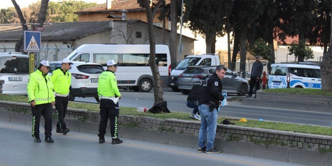 Yolun karşısına geçmek isterken otomobilin çarptığı kadın hayatını kaybetti