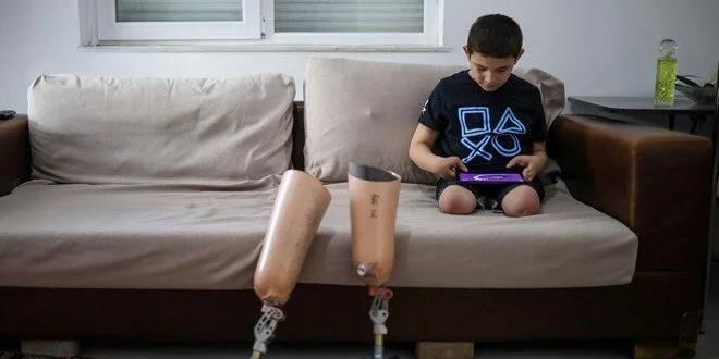 9 yaşındaki Aras'ın protez bacaklarına haciz geldi
