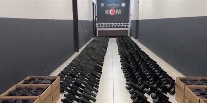 Afyonkarahisar'da Silah Operasyonu: 3 Bin 450 Tabanca Ele Geçirildi