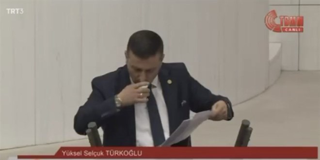TBMM'de Türkoğlu'nun Su İçmesi Gündem Oldu