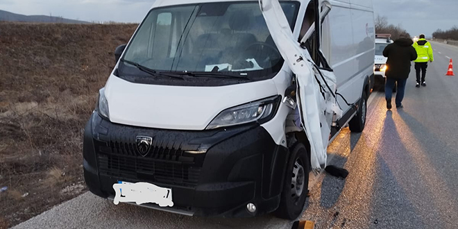 Emniyet şeridinde aracından inerken tır çarpan sürücü öldü