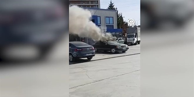 Muayeneden geçemeyen otomobilini ateşe verdi