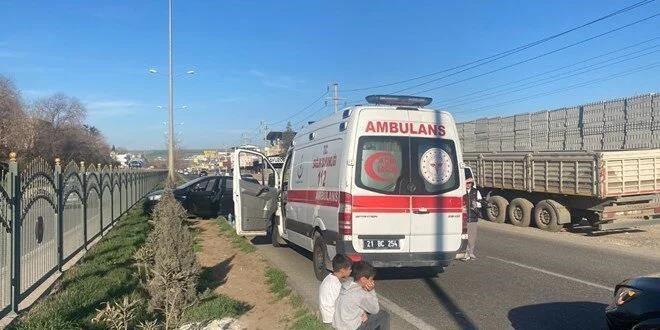 Minibüsün otomobile çarptığı kazada 3'ü çocuk 6 kişi yaralandı