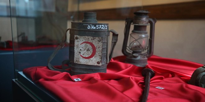 �anakkale'de �ehit olan liselilerin an�lar� m�zede ya�at�l�yor