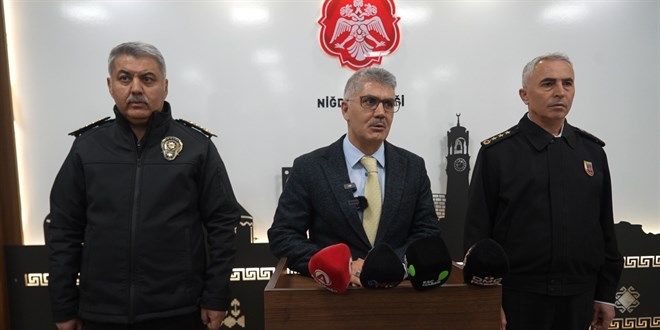 İhbara giden polislere bıçak ve keserli saldırı: 2 polis yaralı